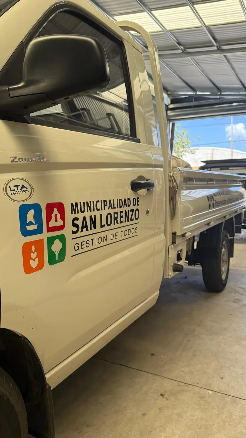 Municipalidad de San Lorenzo — Identificación de flota municipal. Trabajo de Zengráfica en San Lorenzo, Santa Fe.