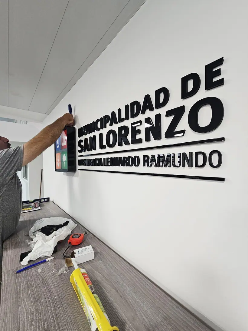Municipalidad de San Lorenzo — Letras corpóreas en pared. Trabajo de Zengráfica en San Lorenzo, Santa Fe.